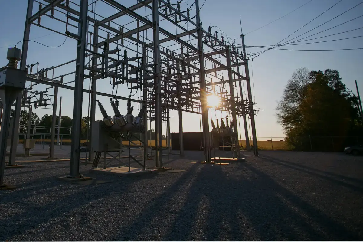 Konzeptvisualisierung: Umspannwerk bei Sonnenuntergang